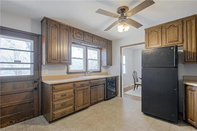 Building Photo - COMING SOON! 3 Bedrooms 2 Bathrooms $1,550