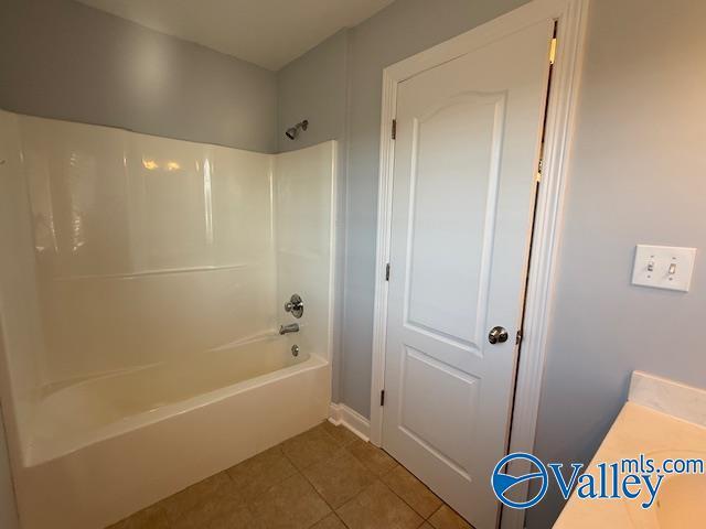 Building Photo - 5033 SE Valley Cove Dr