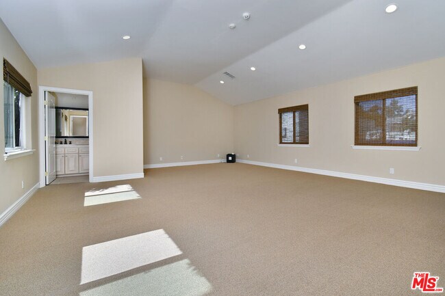 Building Photo - 12207 Cantura St