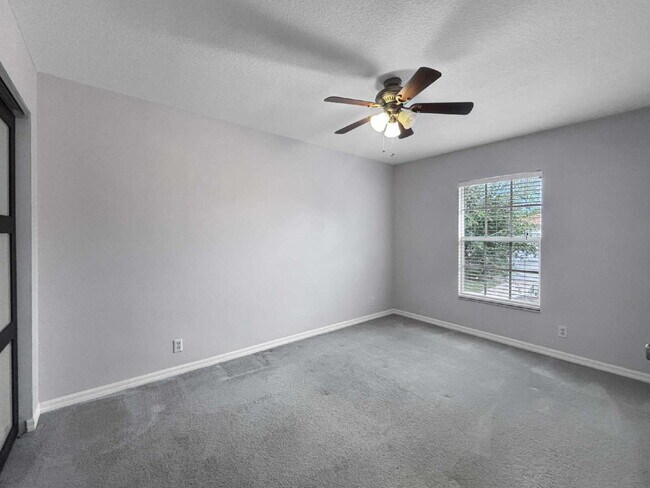 Building Photo - Spacious 3BR Townhome in Gated Villa Palma | Garage | Community Pool