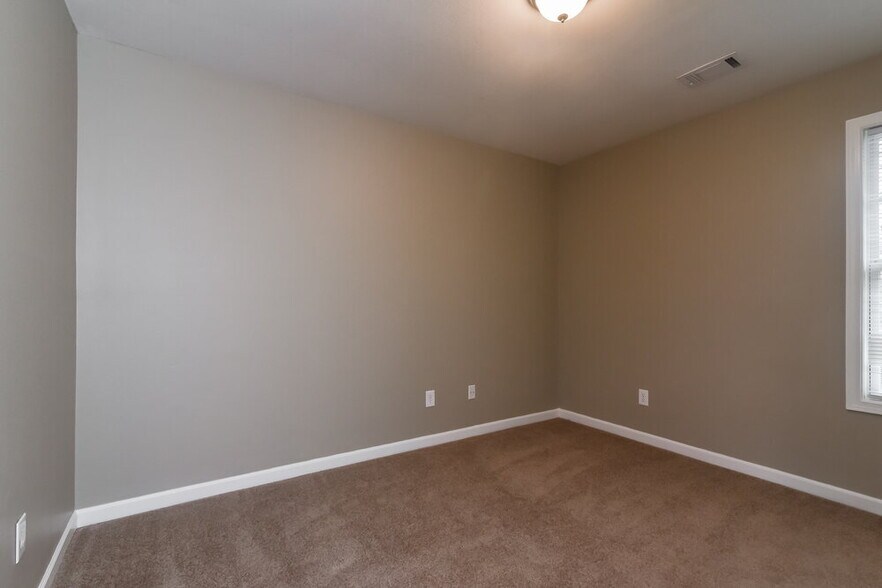 Building Photo - 6593 Grand Hickory Dr