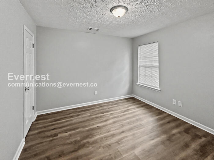 Building Photo - 4095 Robin Cir