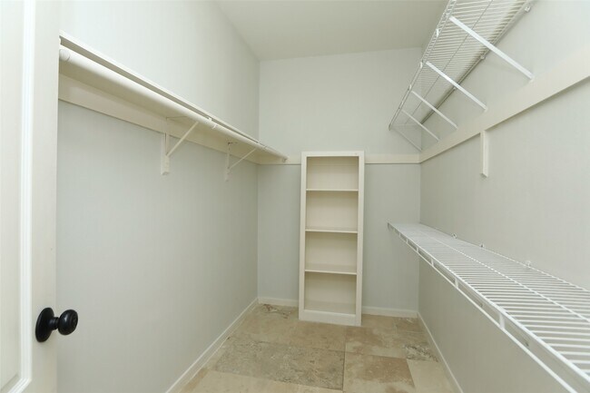 Building Photo - 24603 Haigshire Dr