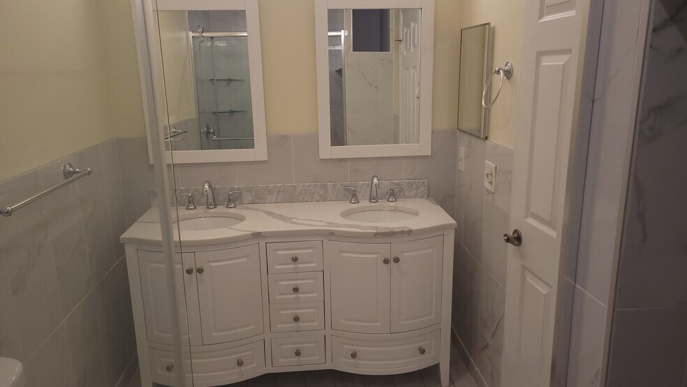 master bath - 174A Concordia Cir