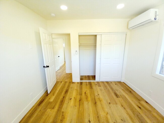 Building Photo - Beautifully Renovated 3 bd, 2 ba in Old To...