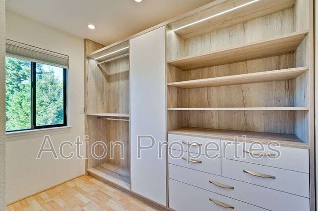 Building Photo - 209 Ortega Ave