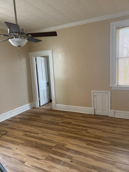 Bedroom - 713 Bank St