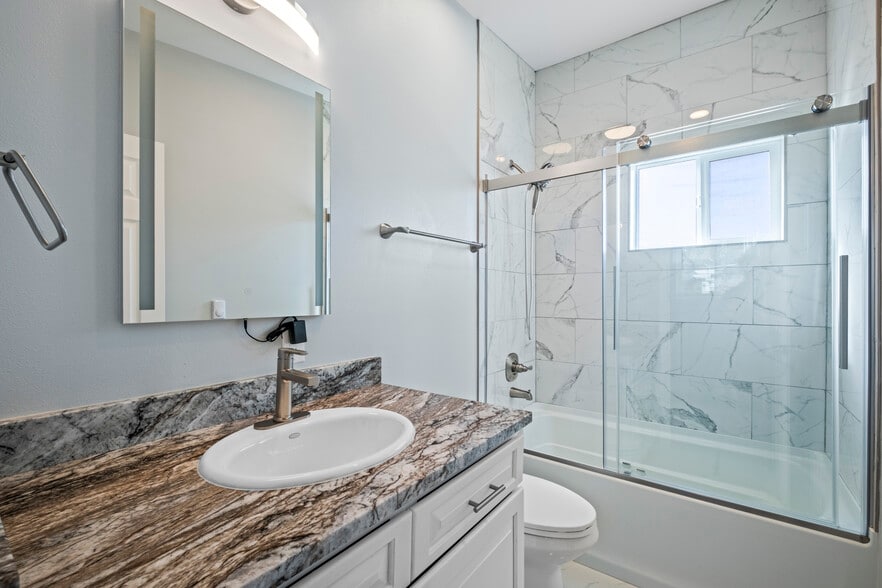 Building Photo - 812 2nd Ave N