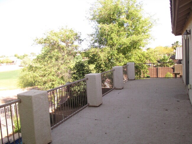 Building Photo - Beautiful Gilbert Home w/2 Master Bedrooms...