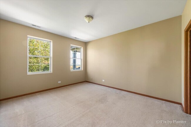 Building Photo - 2215 Aurora Dr