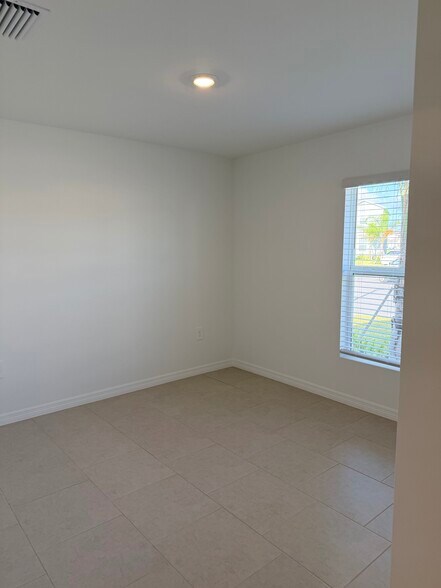 Secondary room - 12216 Sydney Ct