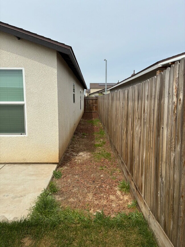 Building Photo - Modern Convenience and Luxury!! Move In Ready with Full Appliance Package!