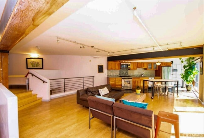 Primary Photo - 18 Lansing St