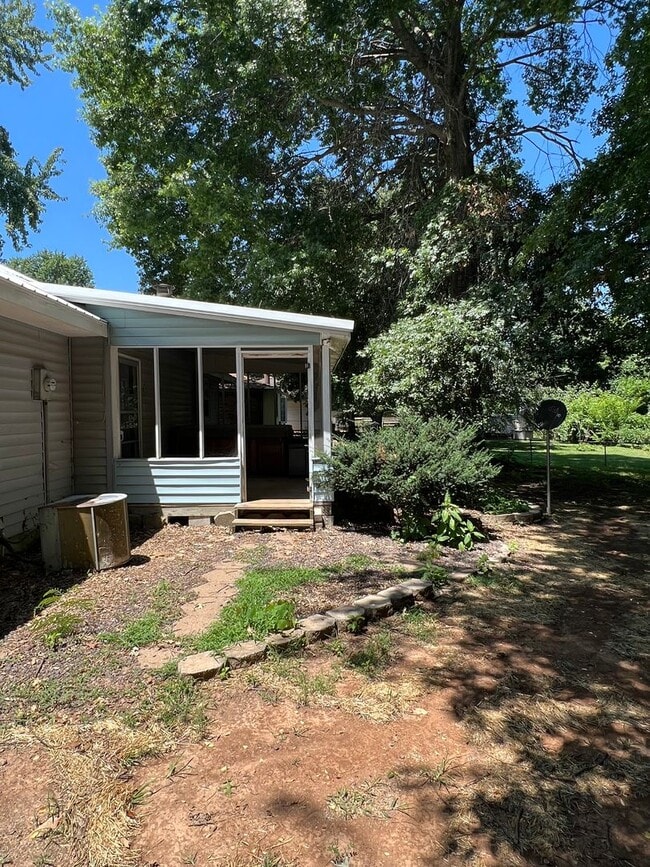 Building Photo - Pre-Lease this Charming 3 Bedroom House in...