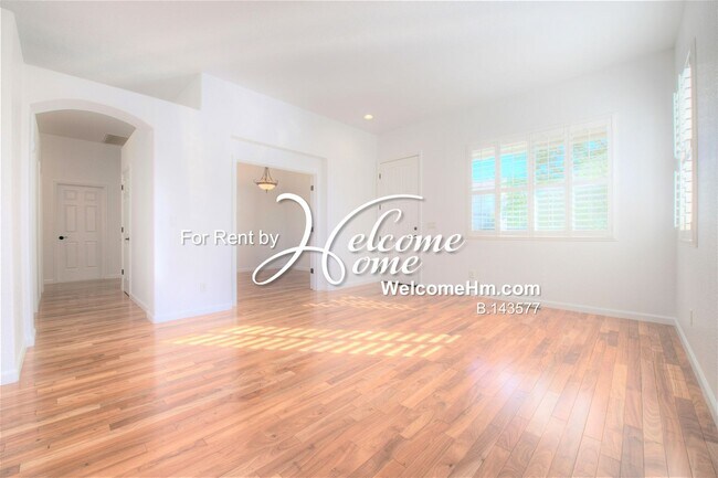 Building Photo - 3125 Roxbury Dr