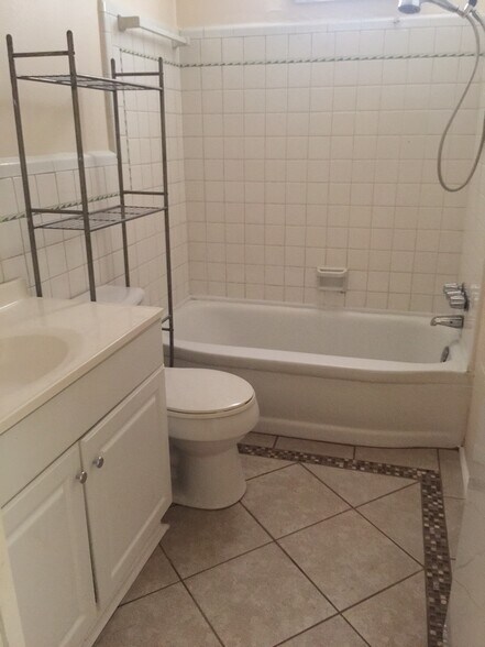 Building Photo - 1812 Dante St