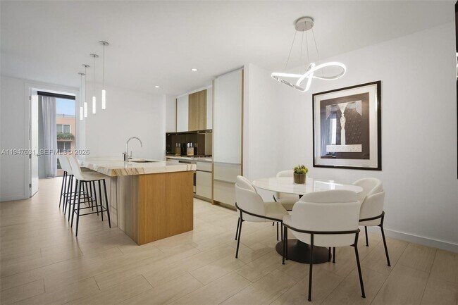 Building Photo - 2831 S Bayshore Dr