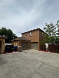 Building Photo - Spacious home in University Park