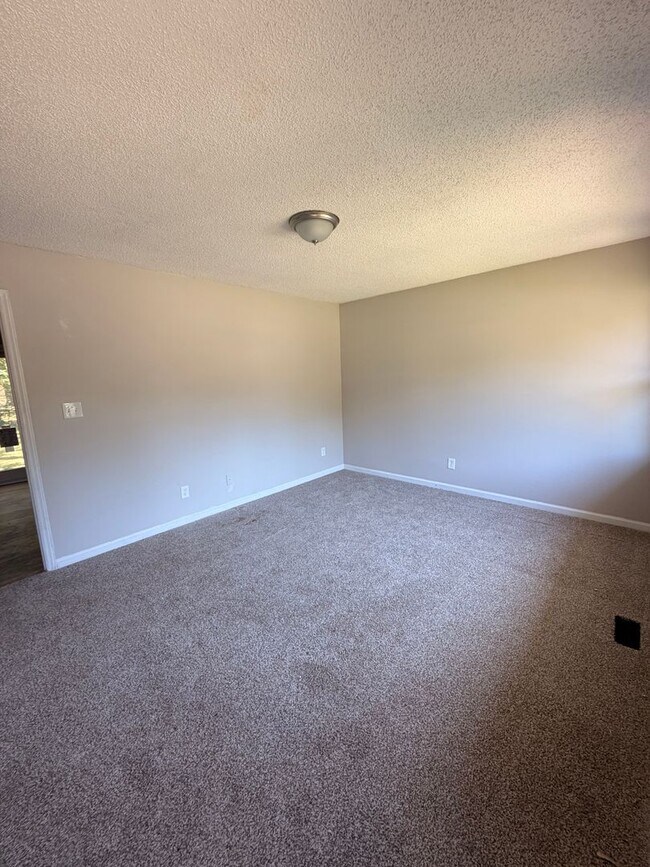 Building Photo - 6108 Castle Ct