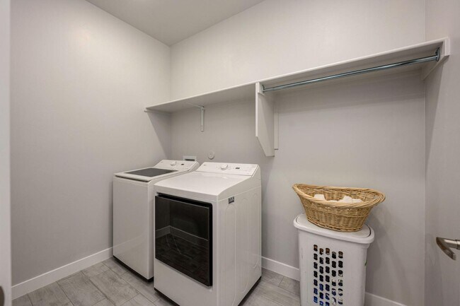 Building Photo - 3865 Jericho St