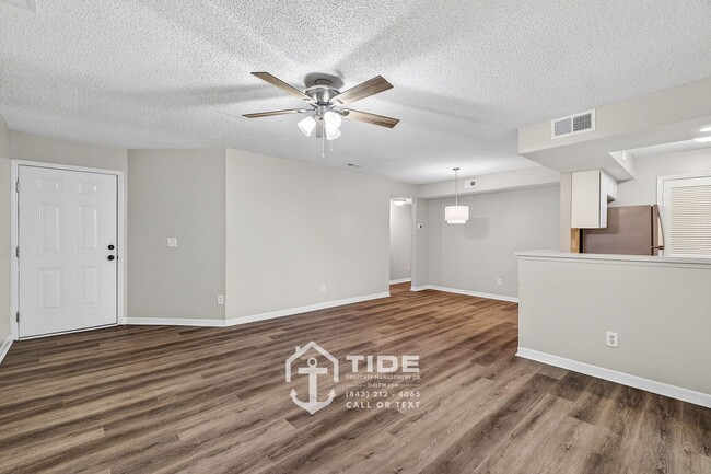 Building Photo - Live Close to It All – Convenient Mount Pleasant Home