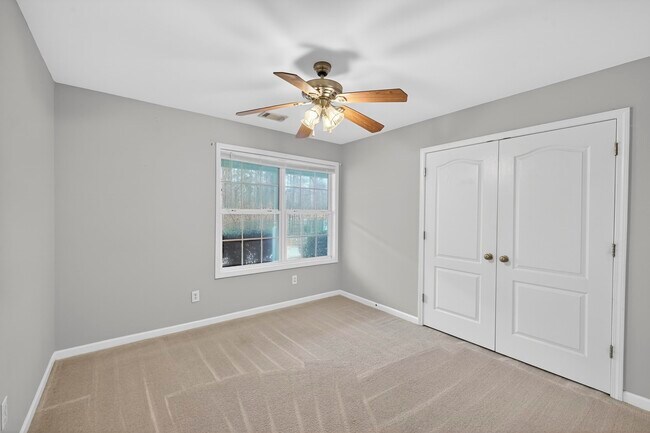 Building Photo - 155 W River Bend Dr