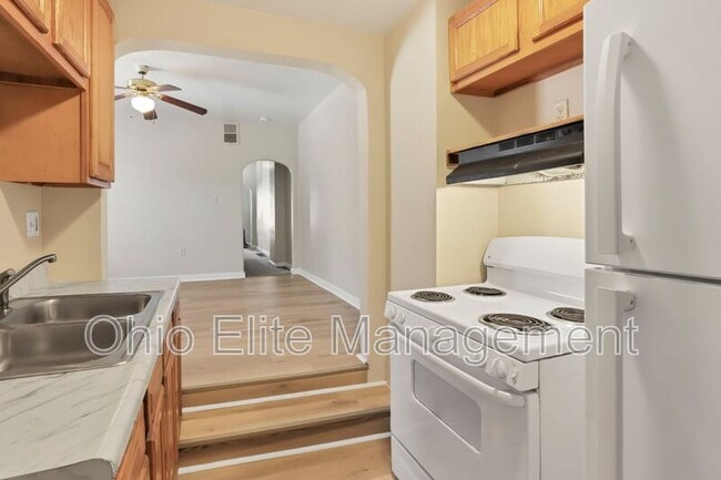 Building Photo - 347 1/2 E Welch Ave