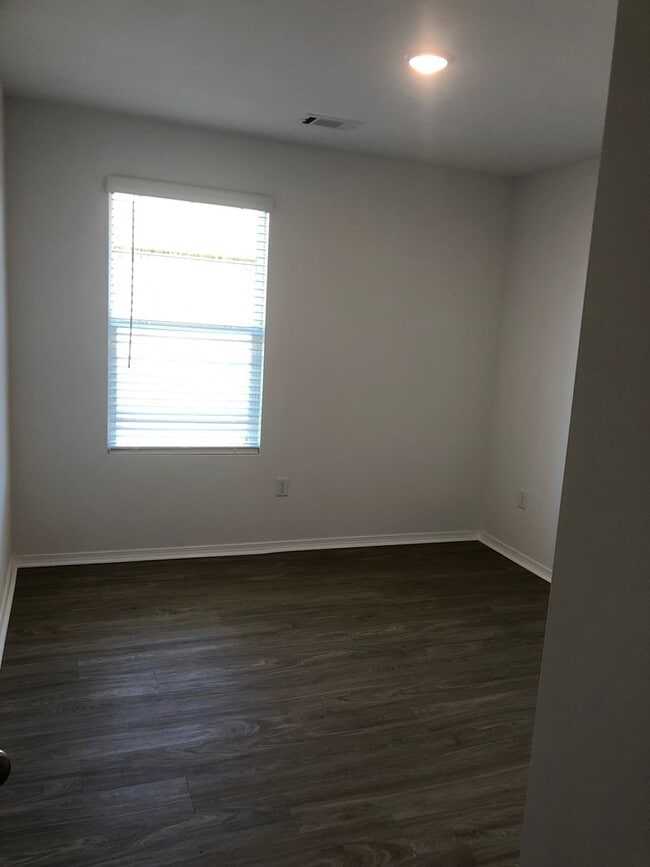Building Photo - Rare 4 Bedroom For Rent