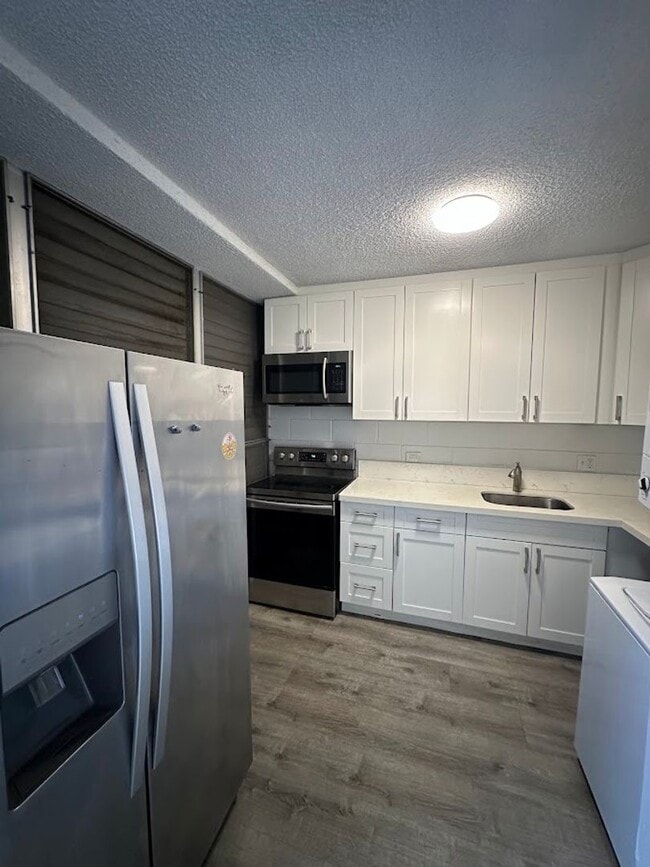 Building Photo - The Continental 2 bedroom, 1 bath, 1 assig...