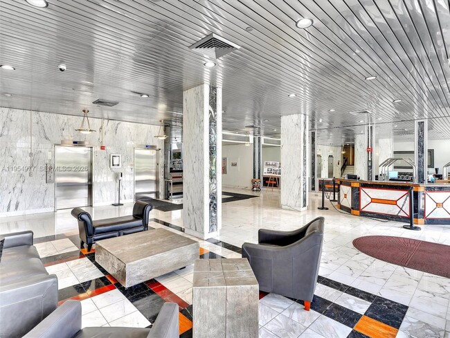 Building Photo - 3675 N Country Club Dr