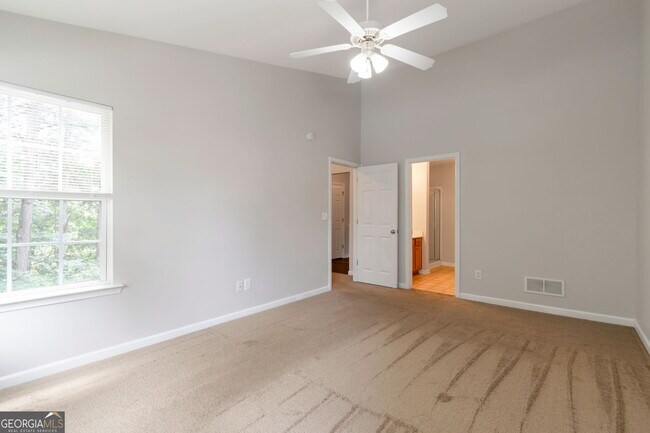 Building Photo - 1000 Pierce Brennen Dr NE