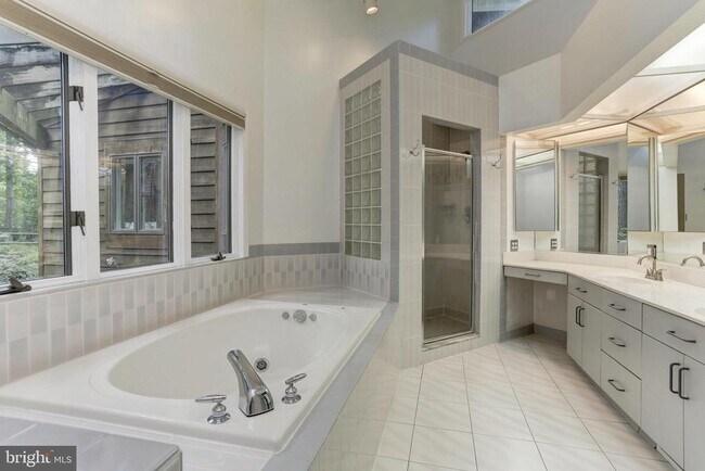 Building Photo - 10373 Currycomb Ct