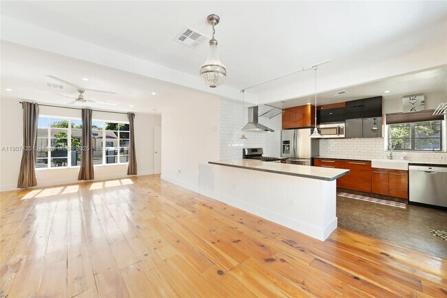 Building Photo - 501 NW 45th St