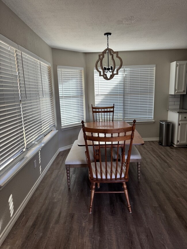 Building Photo - 304 N Essex Dr