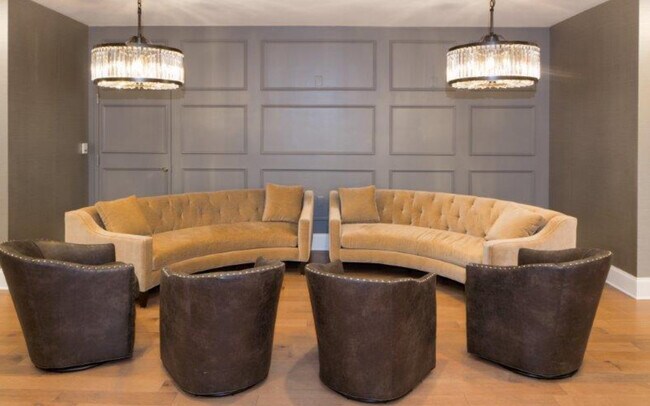 Building Photo - 2111 Richmond Hwy