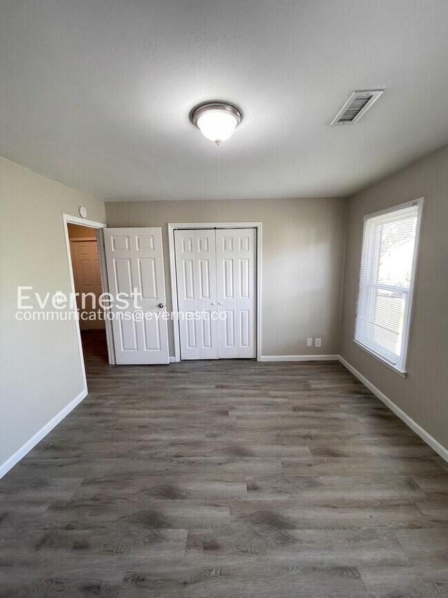 Building Photo - 901 Cimarron Ct