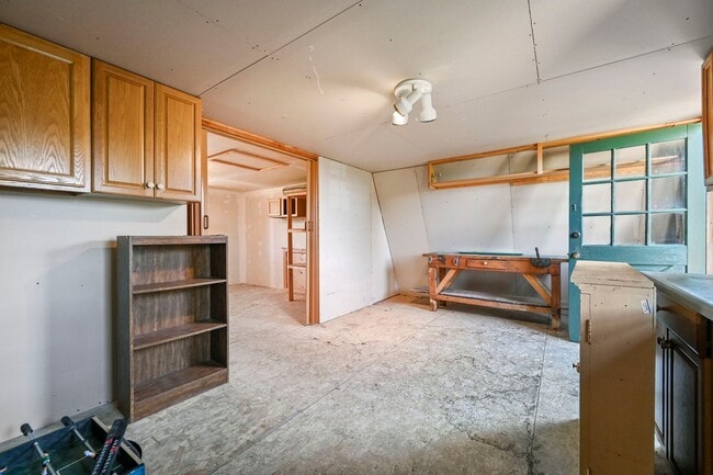 Building Photo - 3 bed 2 Bath Log Home on 2 Acres in Florissant