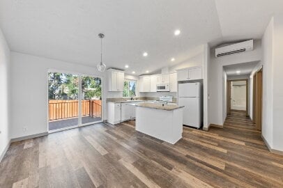 Building Photo - Spacious and Updated Pet Friendly Home