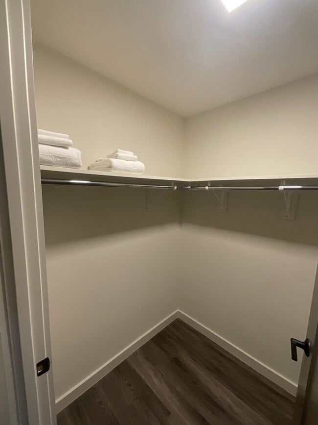 Building Photo - 4903 Edgemoor Ln