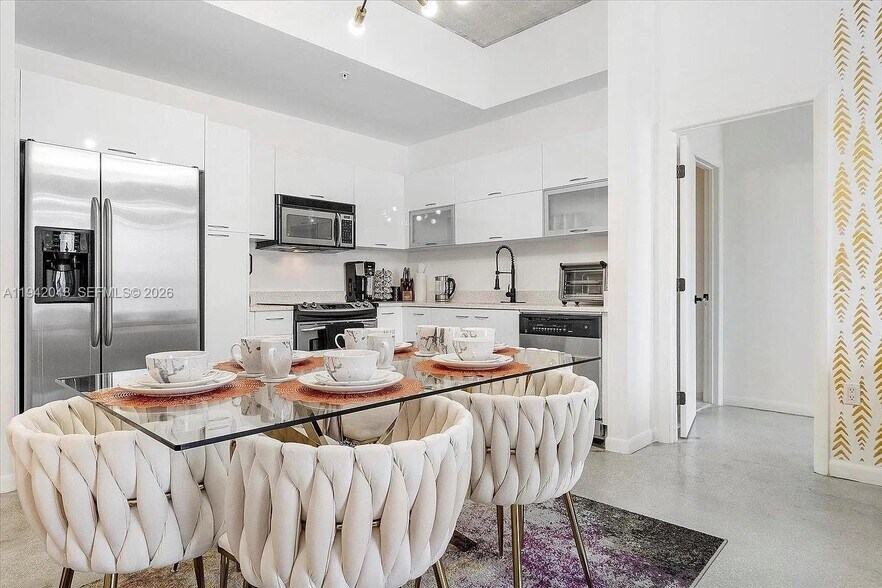 Building Photo - 133 NE 2nd Ave