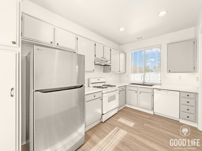 Building Photo - Beautiful 3B/2.5BA Home in Mira Mesa for Rent!