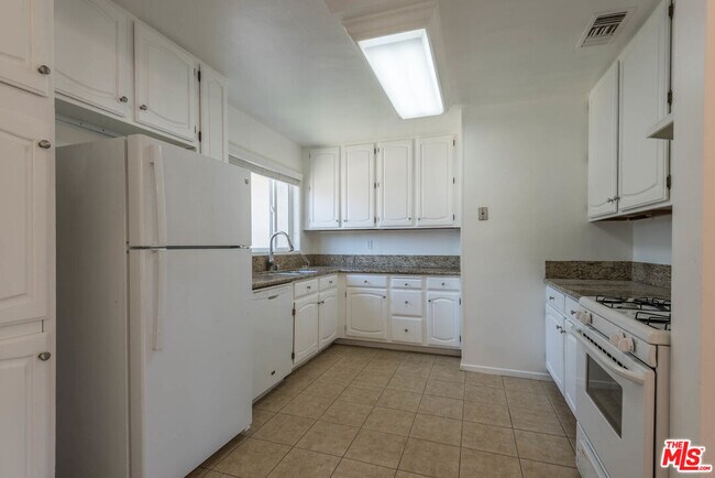 Building Photo - 5112 Auckland Ave