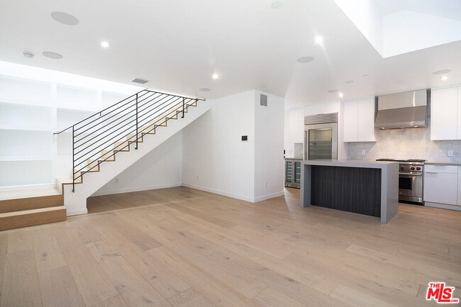 Building Photo - 1813 Penmar Ave