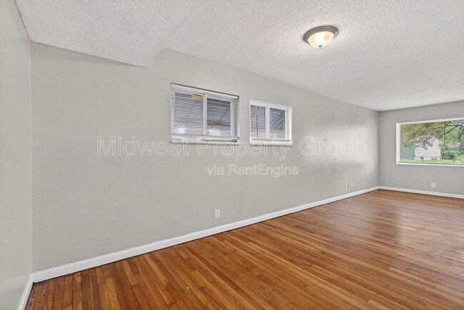 Building Photo - 257 Glen Garry Rd