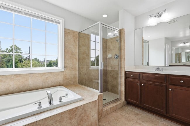 Building Photo - 14982 Gossom Manor Pl