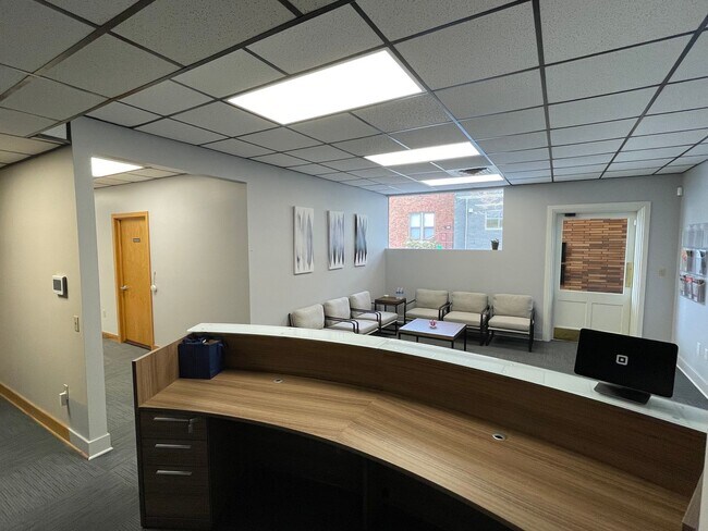 Building Photo - 1920 Monroe St