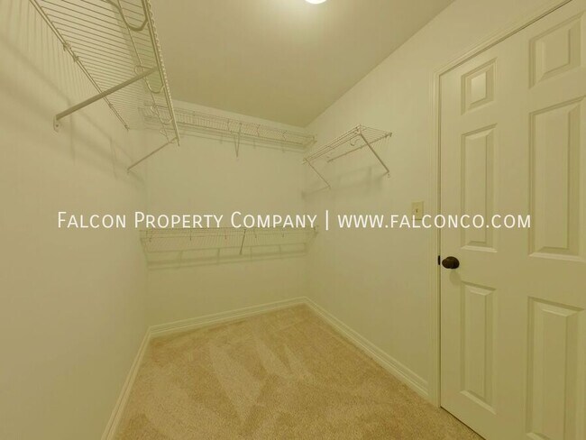 Building Photo - 302 All Sky Dr