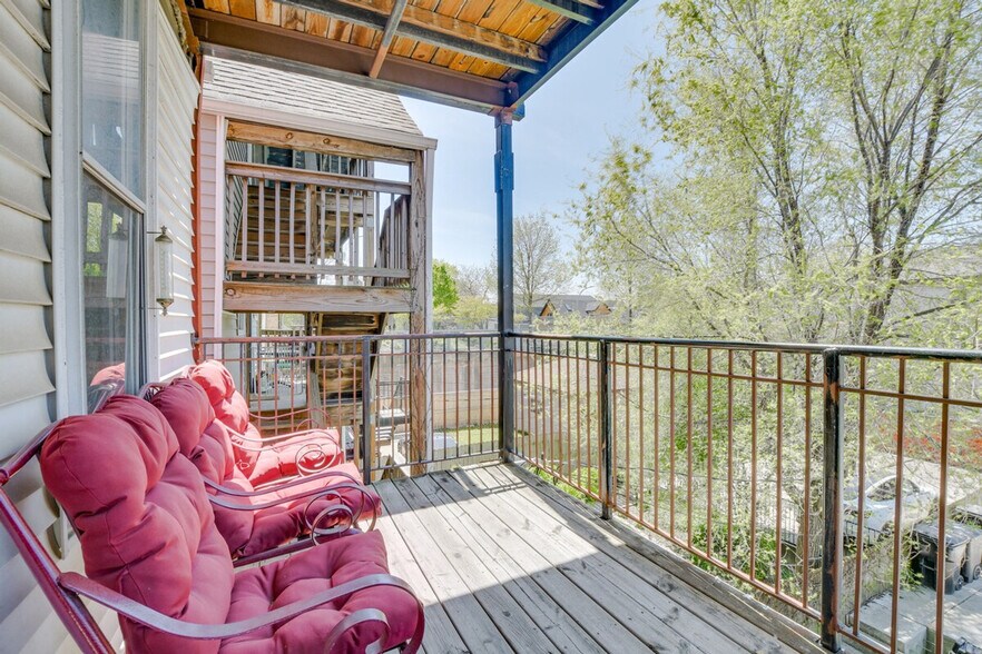 Building Photo - 1810 N Albany Ave