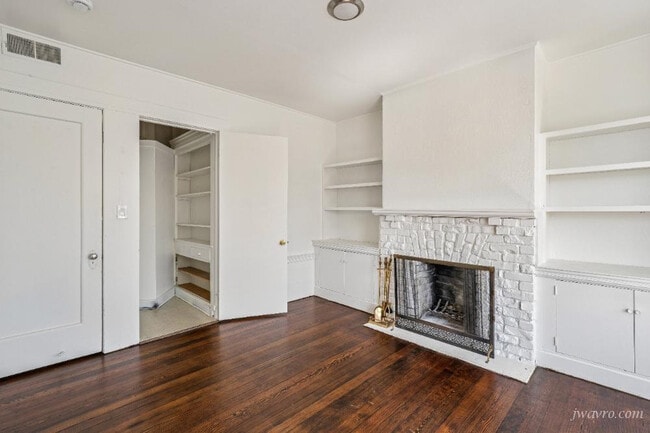 Building Photo - 1704 Steiner St