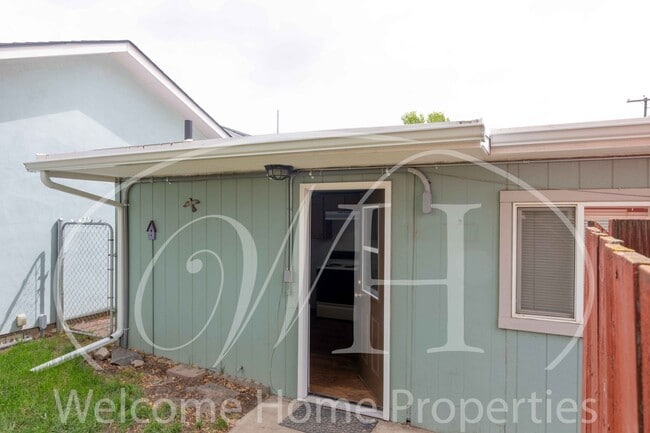 Building Photo - 518 SE 12th St